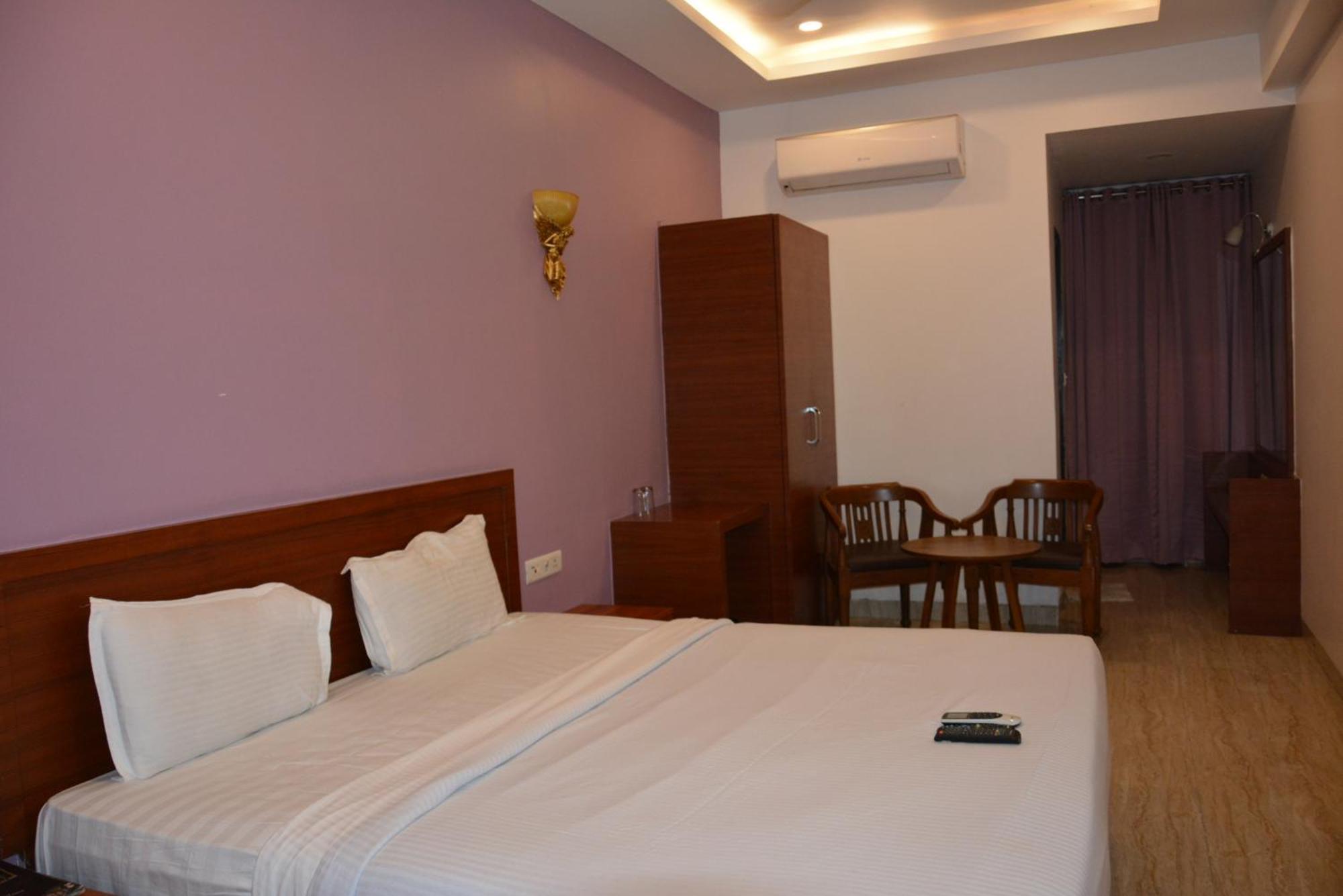 The Grand Neelam Hotell Rāipur Exteriör bild