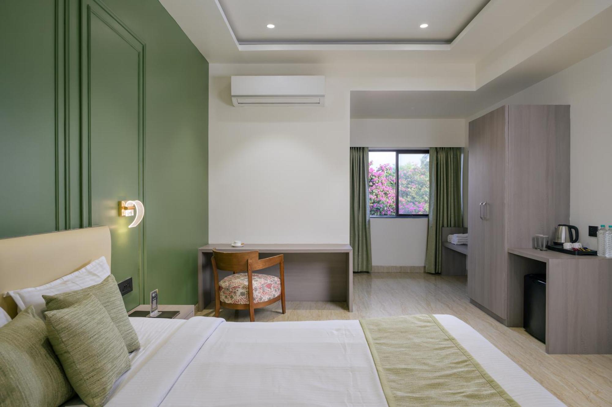 The Grand Neelam Hotell Rāipur Exteriör bild
